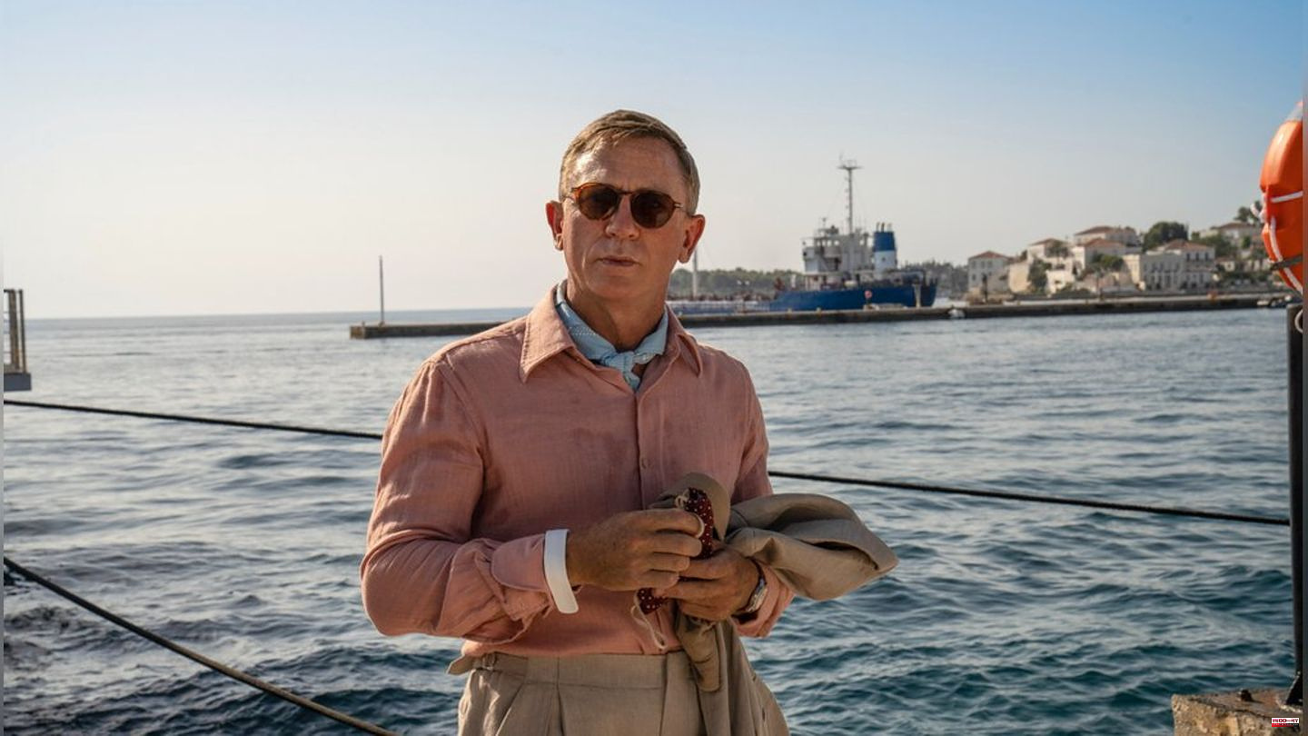 "Knives Out" star Daniel Craig: hype about Chris Evans' sweater stunned him