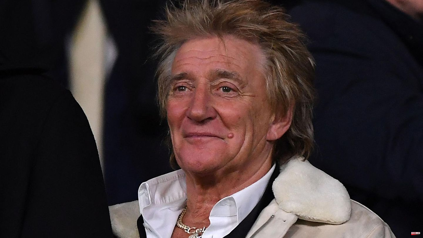 Musicians: Difficult times for Rod Stewart: his son collapsed playing football and had to go to the hospital