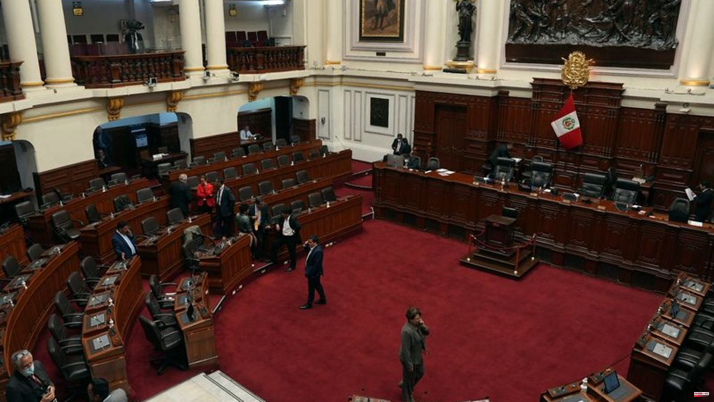 Government: Power struggle in Peru: President Castillo dissolves Congress