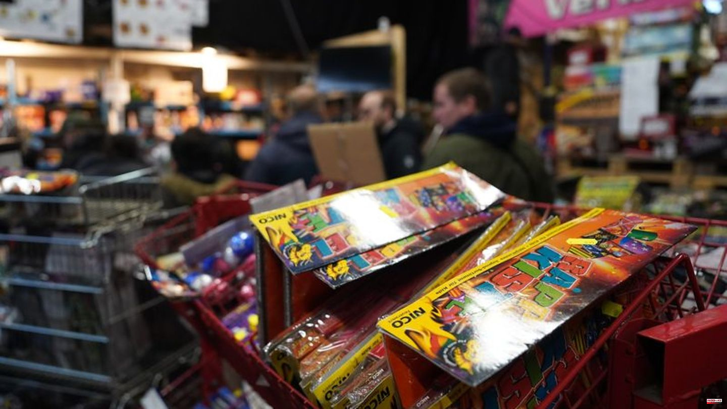 New Year's Eve: sale of fireworks begins