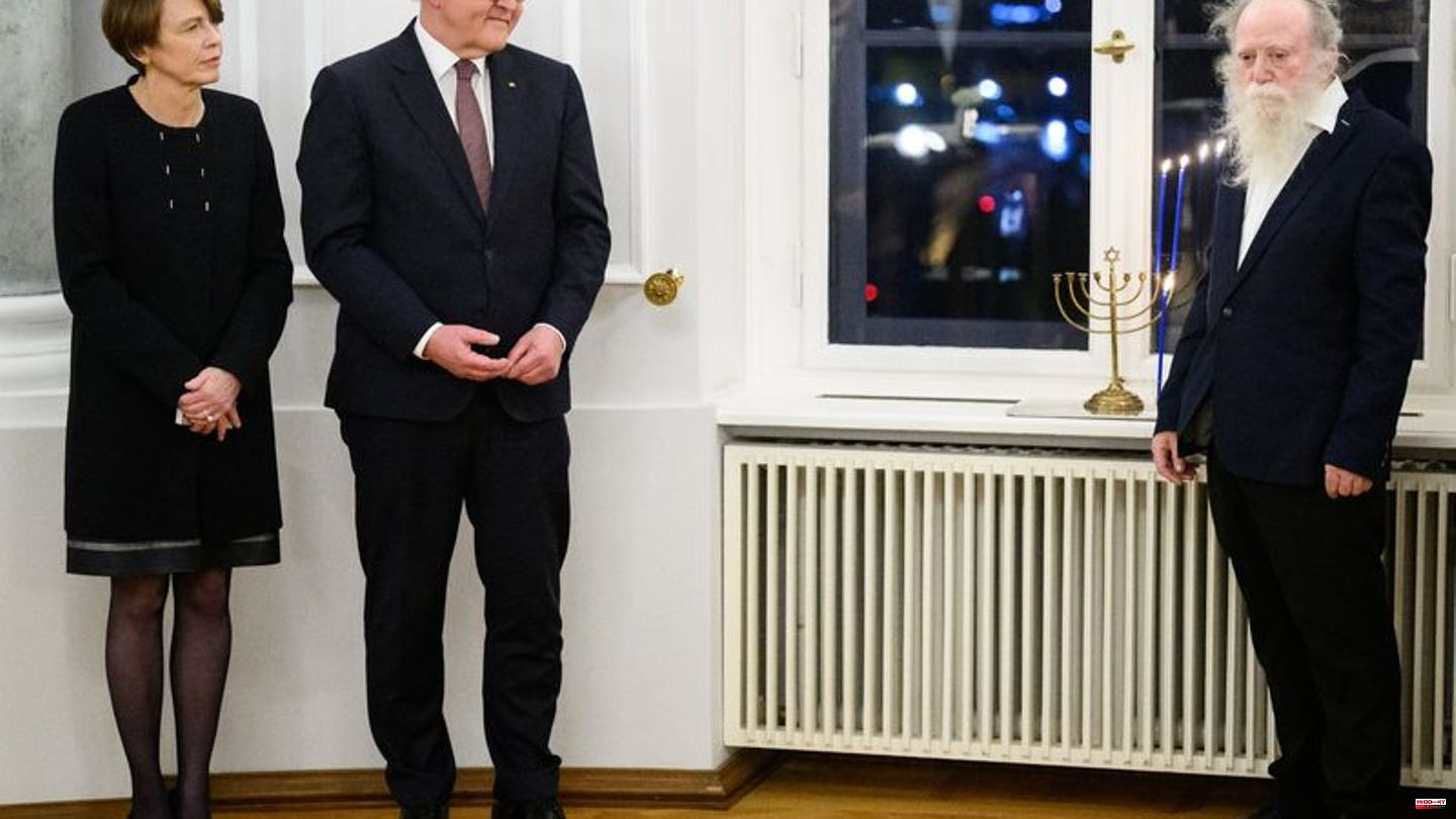 Federal President: Steinmeier: Hanukkah celebration with grandchildren of family who fled