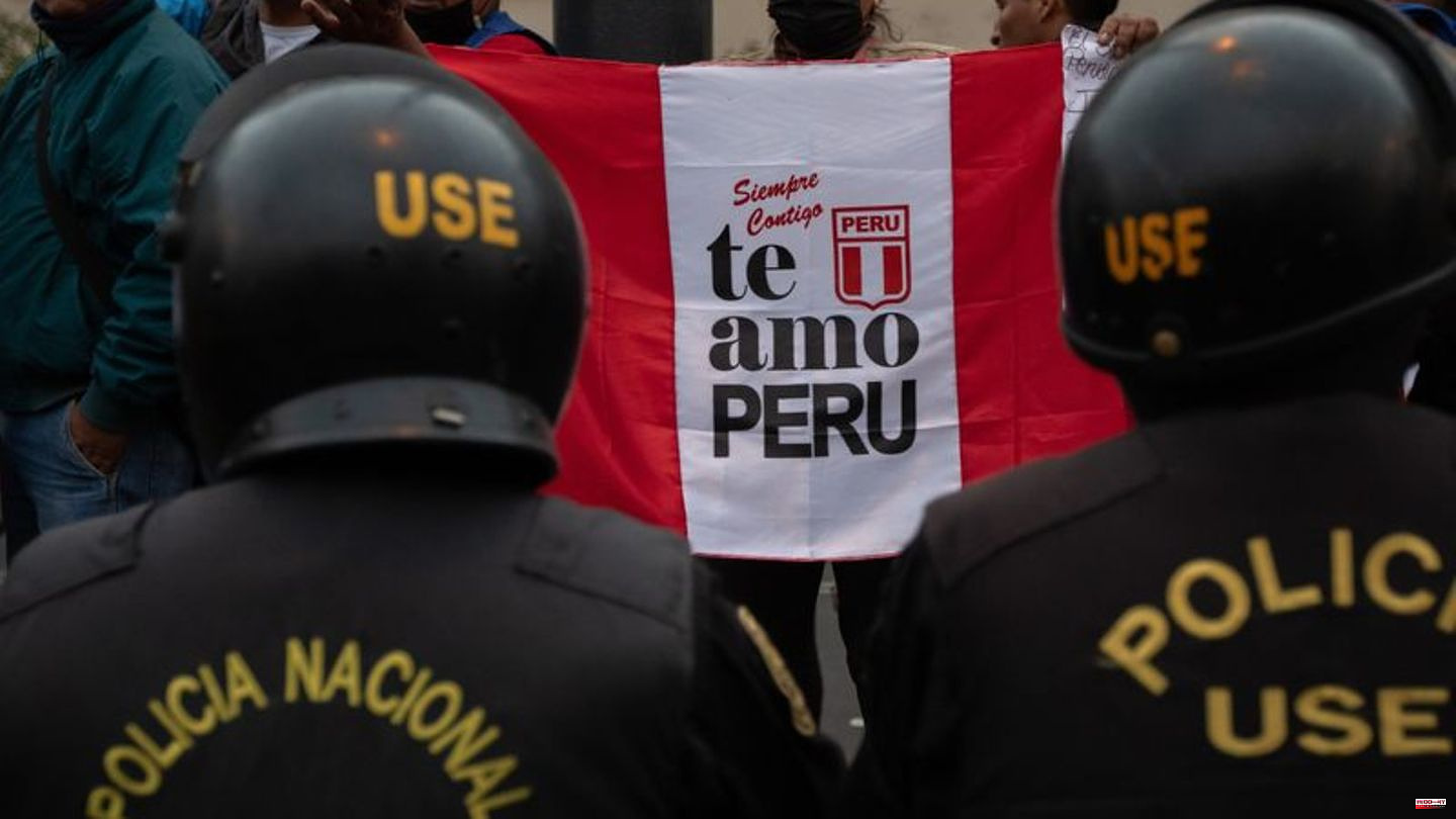 South America: Riot in Peru: demonstrators attack airport