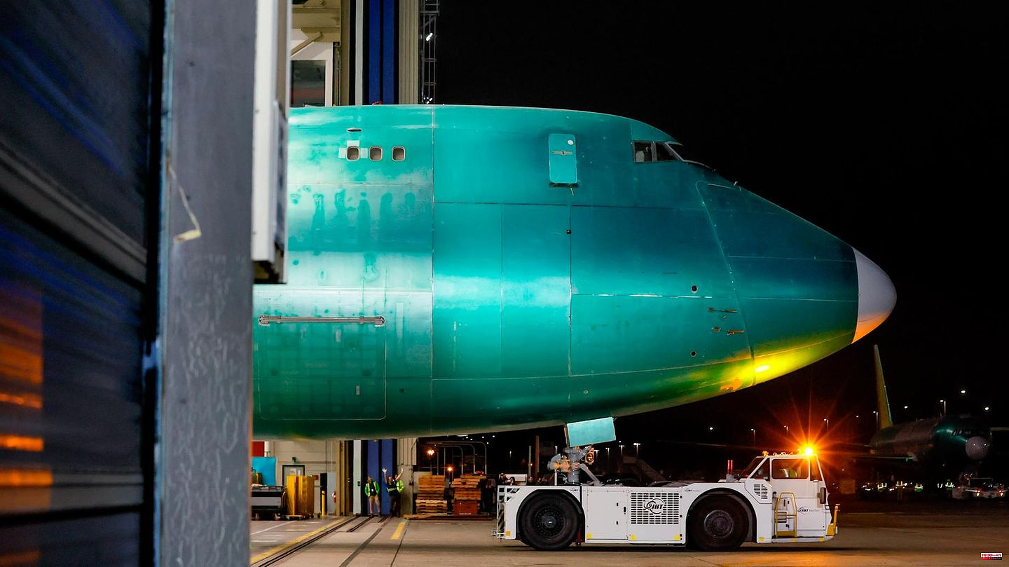 Boeing 787: After more than 50 years it's over: Last Boeing 747 is delivered