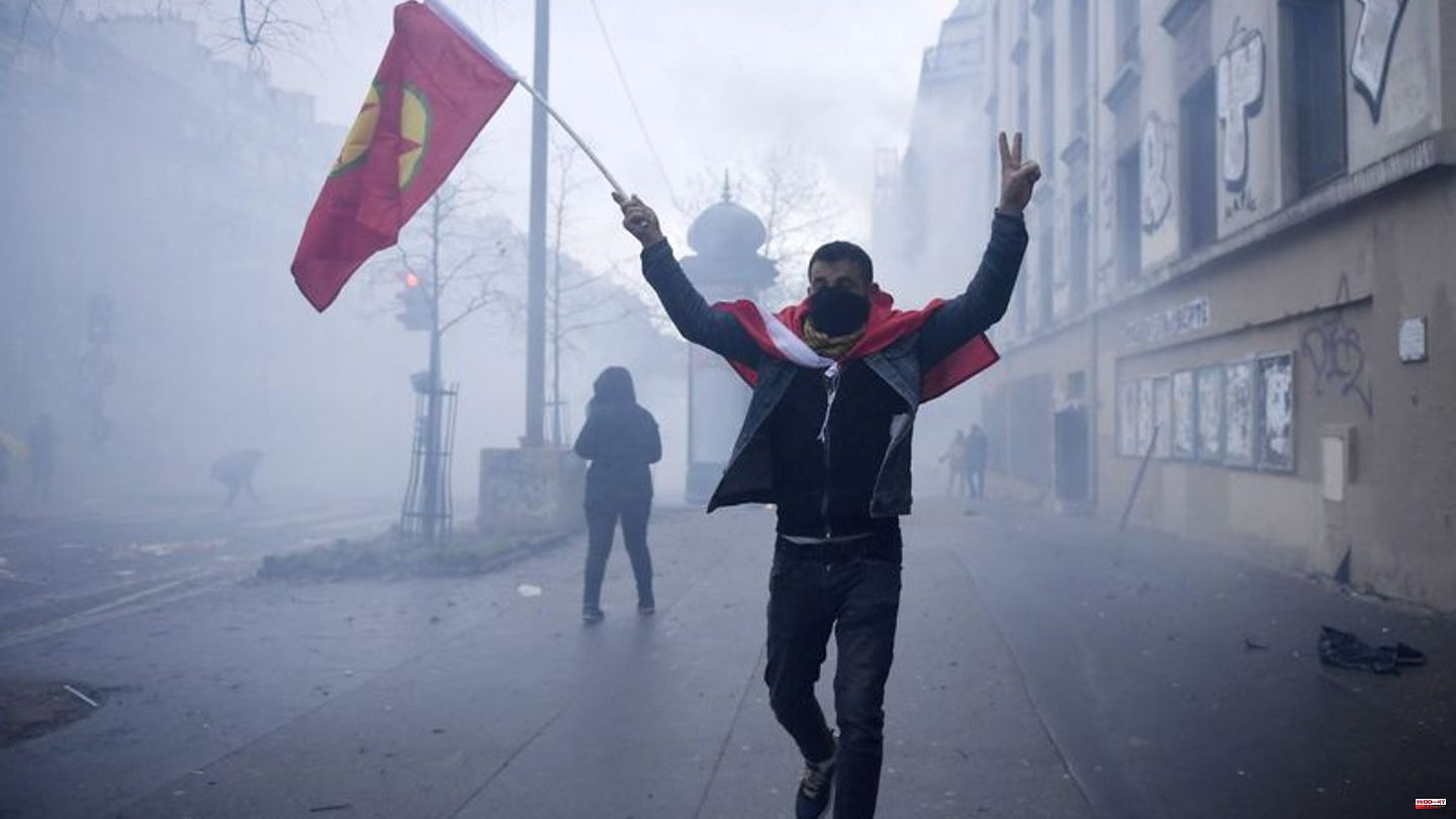 Racist attack: Paris: protests after attack on Kurdish center