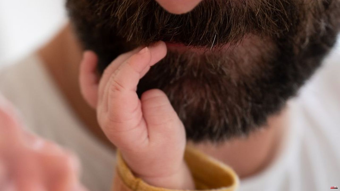 Family: Only every tenth father takes longer parental leave