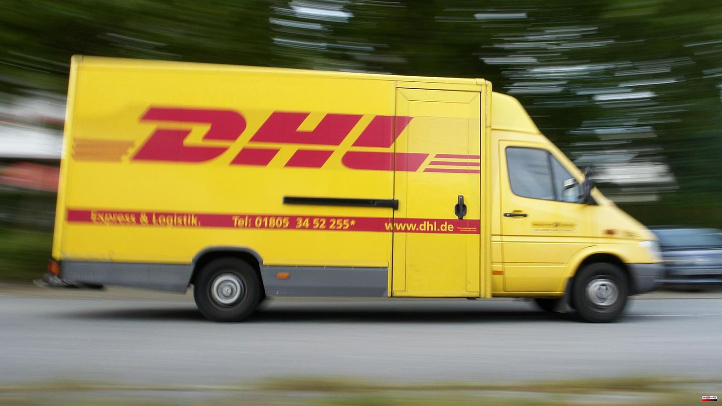 Changes at DHL: Fast delivery for a surcharge: DHL board wants to bring package and letter chaos under control