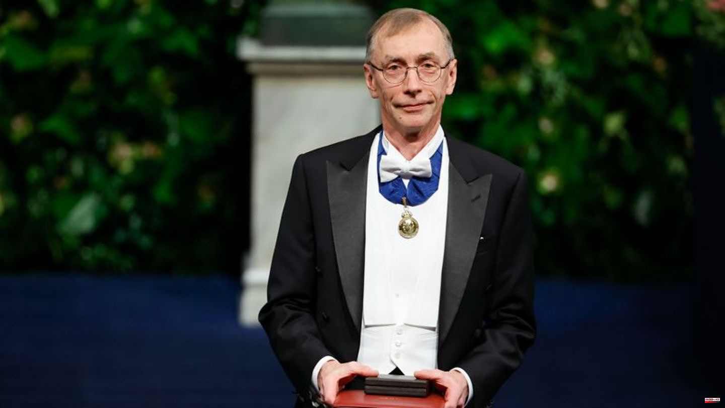 Awards: Evolutionary researcher Svante Pääbo receives the Nobel Prize in Medicine