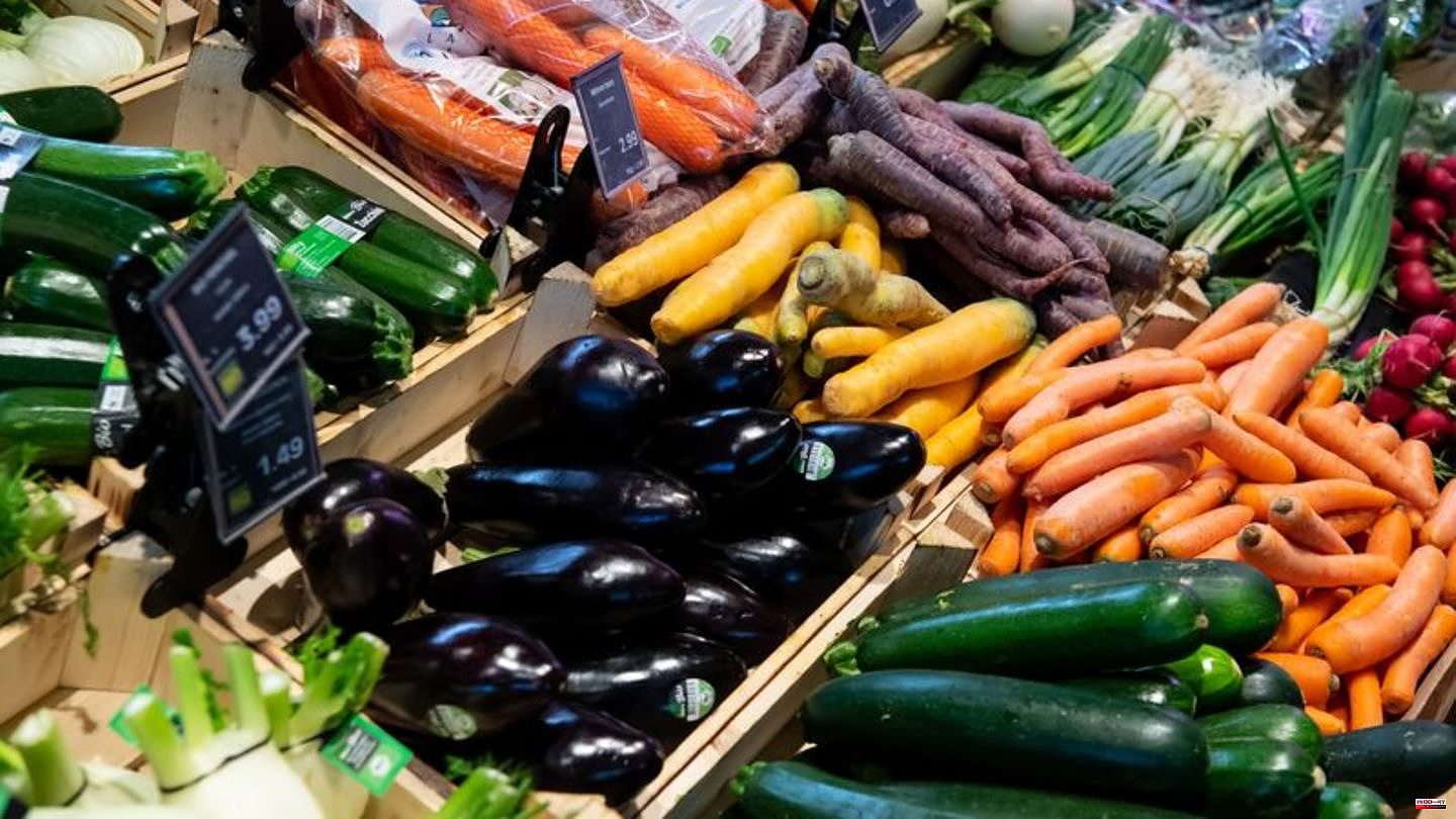 Farmers' association: German market for organic products shrunk for the first time this year