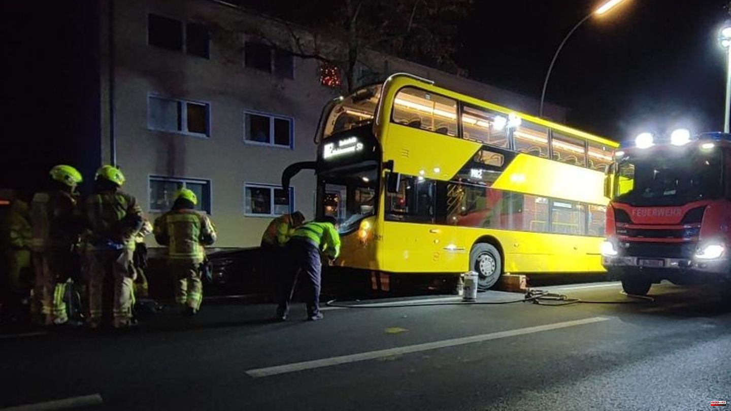 Traffic: At least one dead in a serious accident with a bus in Berlin