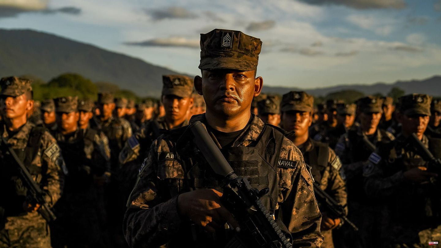 Criminal gangs in South America: One of the most dangerous places in the world - 10,000 soldiers and police officers surround a large city in El Salvador