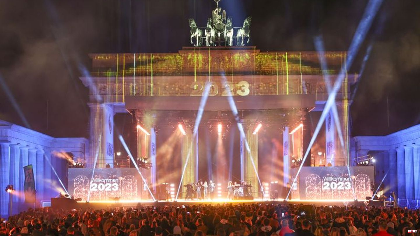 Turn of the year: Again New Year's Eve party at the Brandenburg Gate