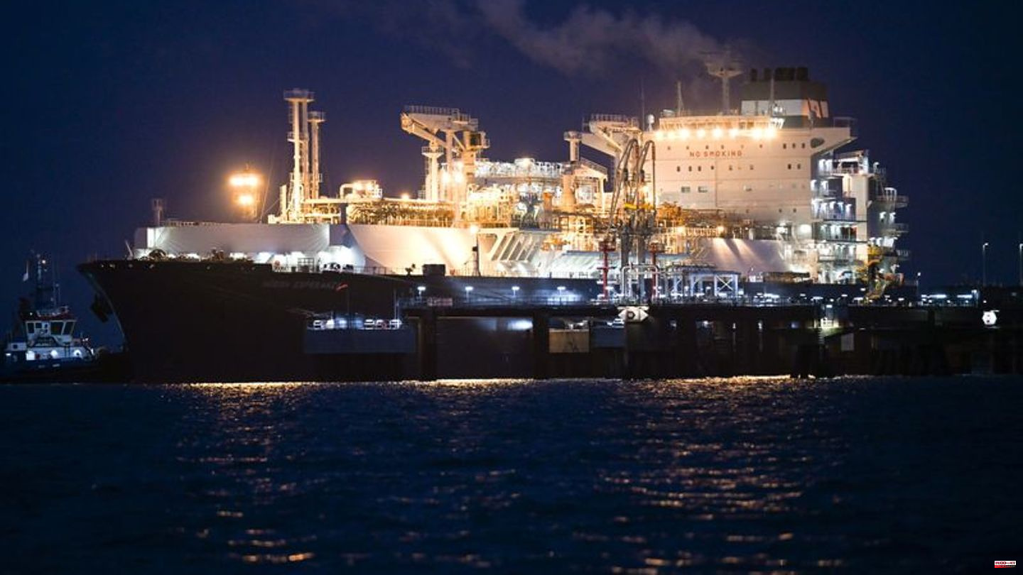 Liquefied natural gas: Scholz, Habeck and Lindner open the first LNG terminal