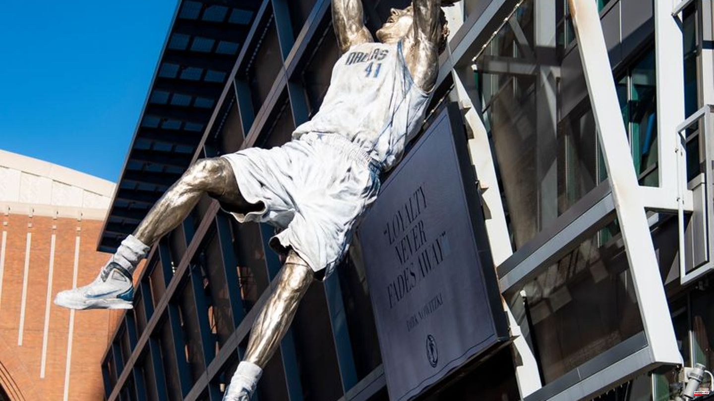 NBA: Nowitzki honored with statue - Mavericks beat Lakers