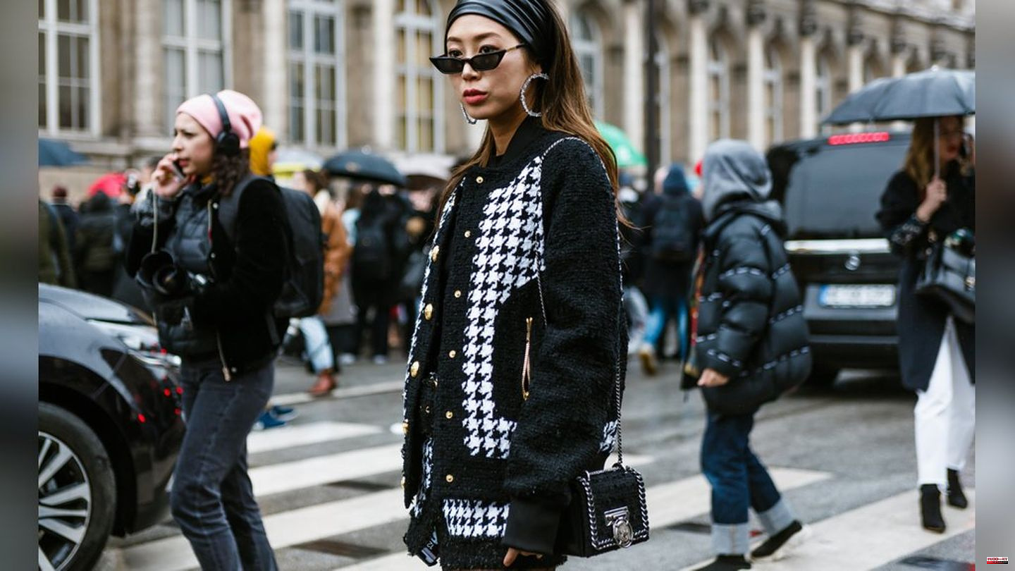 Black and white and glitter: these outfit combinations are a hit right now