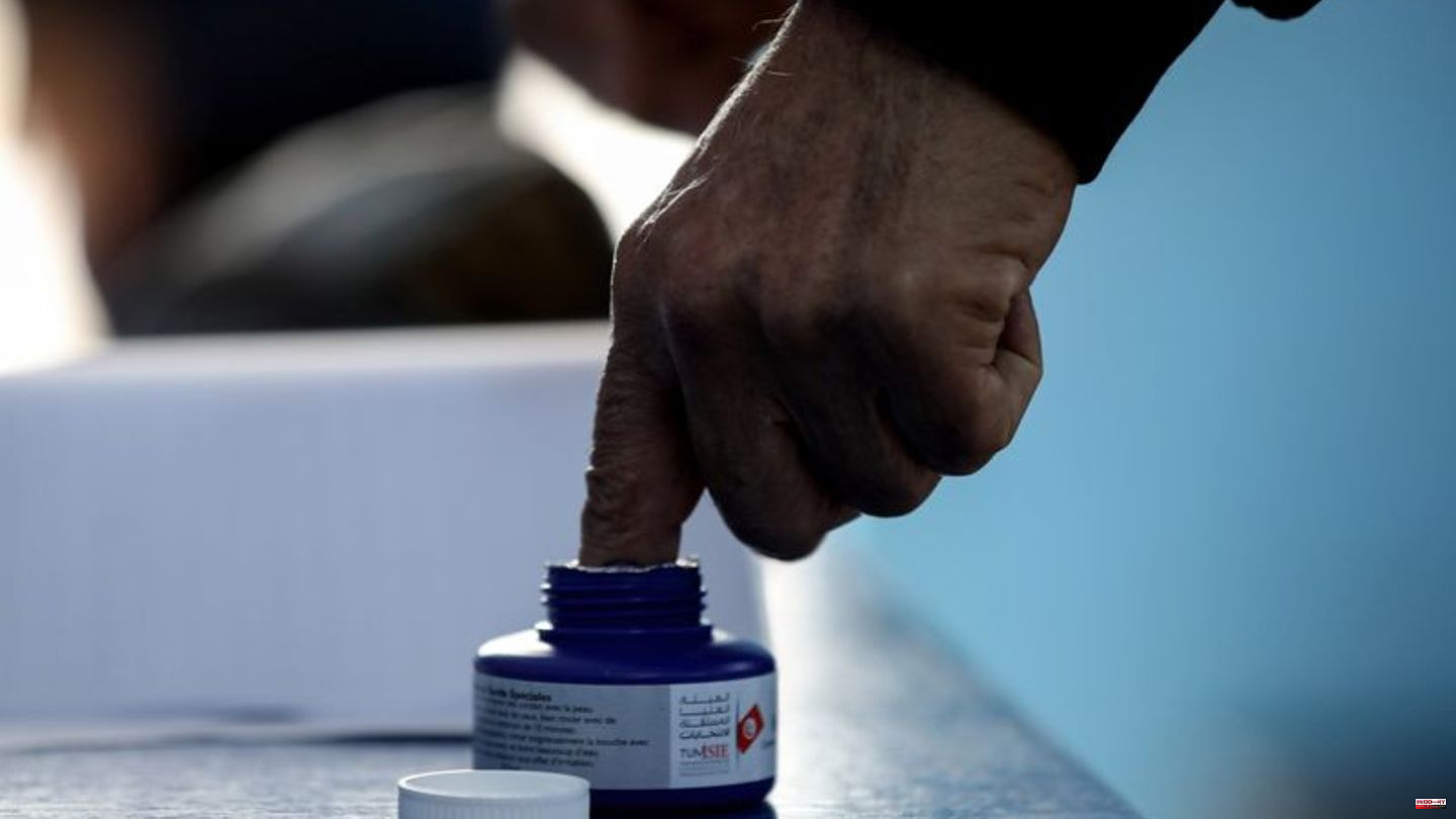 Elections: toothless parliament - few Tunisians elect parliament