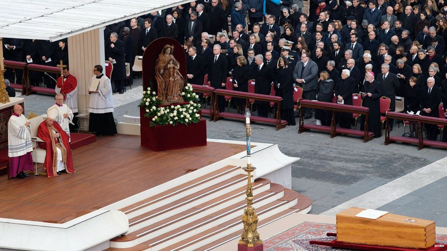 Pope Francis pays tribute to late Benedict XVI