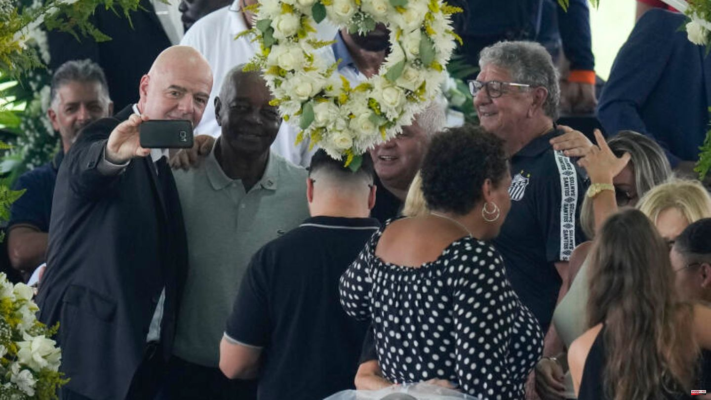 FIFA President: Gianni Infantino Distraught With Selfie Next To The Coffin Of The Late Pele