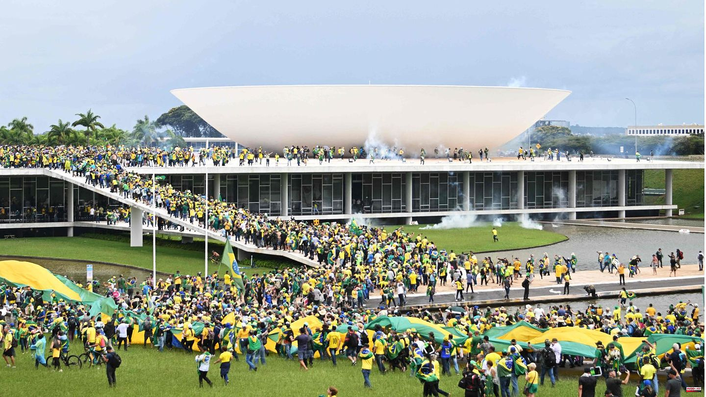 Brasilia: Escalation in Brasilia: Bolsonaro supporters storm the Brazilian parliament and presidential palace