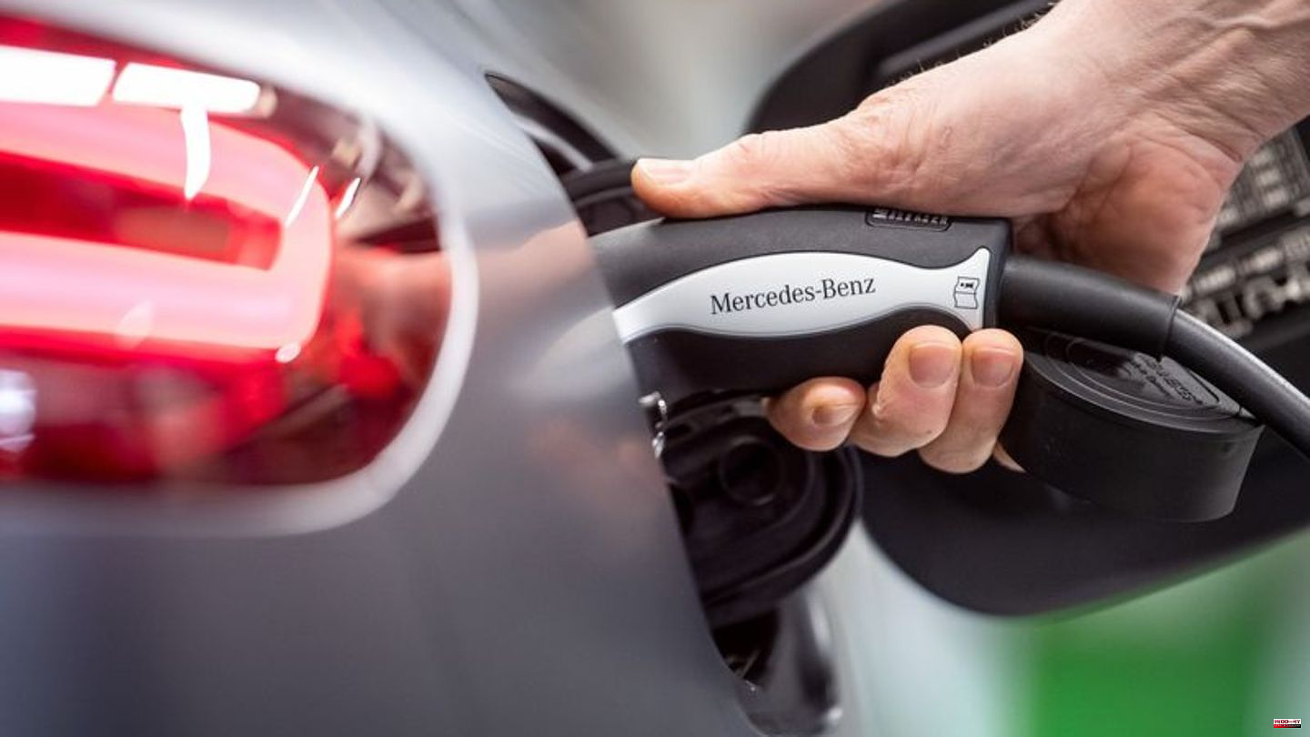 E-mobility: Car manufacturers are driving their own e-charging networks