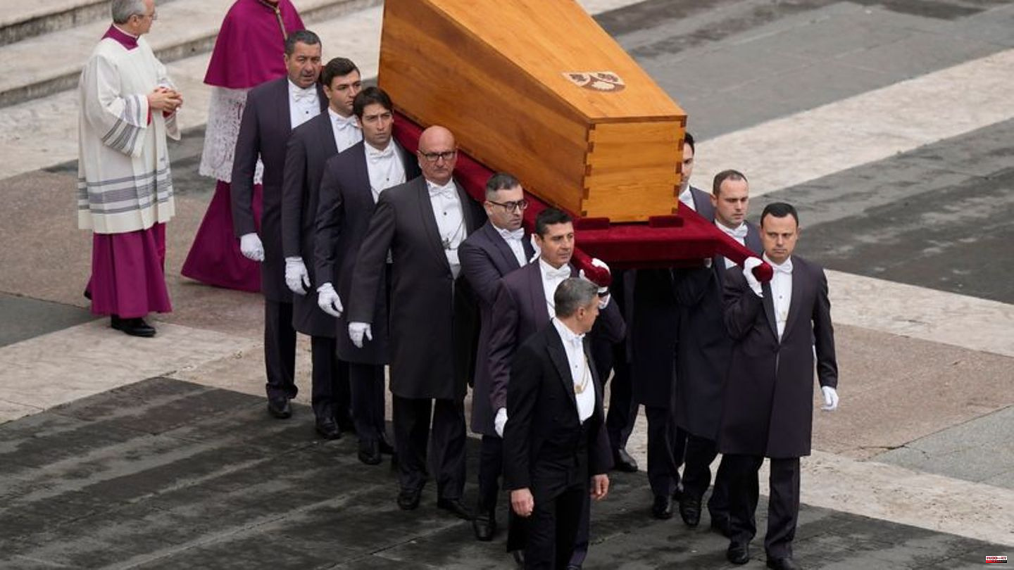 Vatican: Funeral Mass for Benedict XVI. has begun