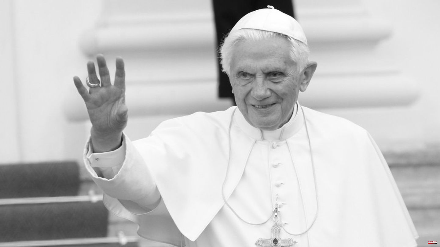 Benedict XVI: Politicians and royals come to the funeral