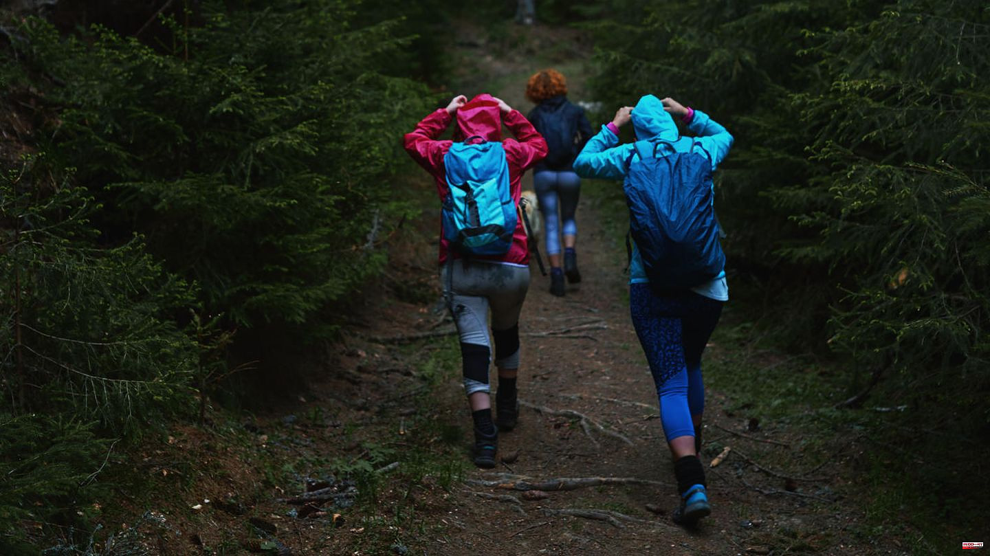 Rain protection: Waterproof backpack: You should pay particular attention to these criteria