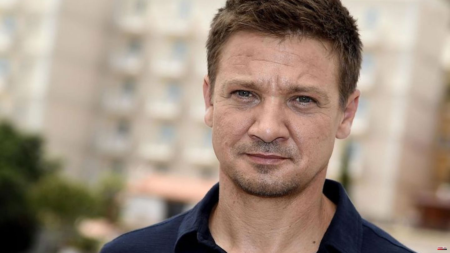 US actor: After an accident: Renner posts a photo in the hospital bed