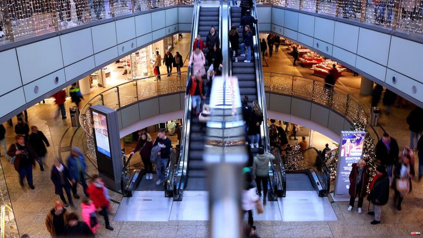 Inflation: Rising prices bring record retail sales