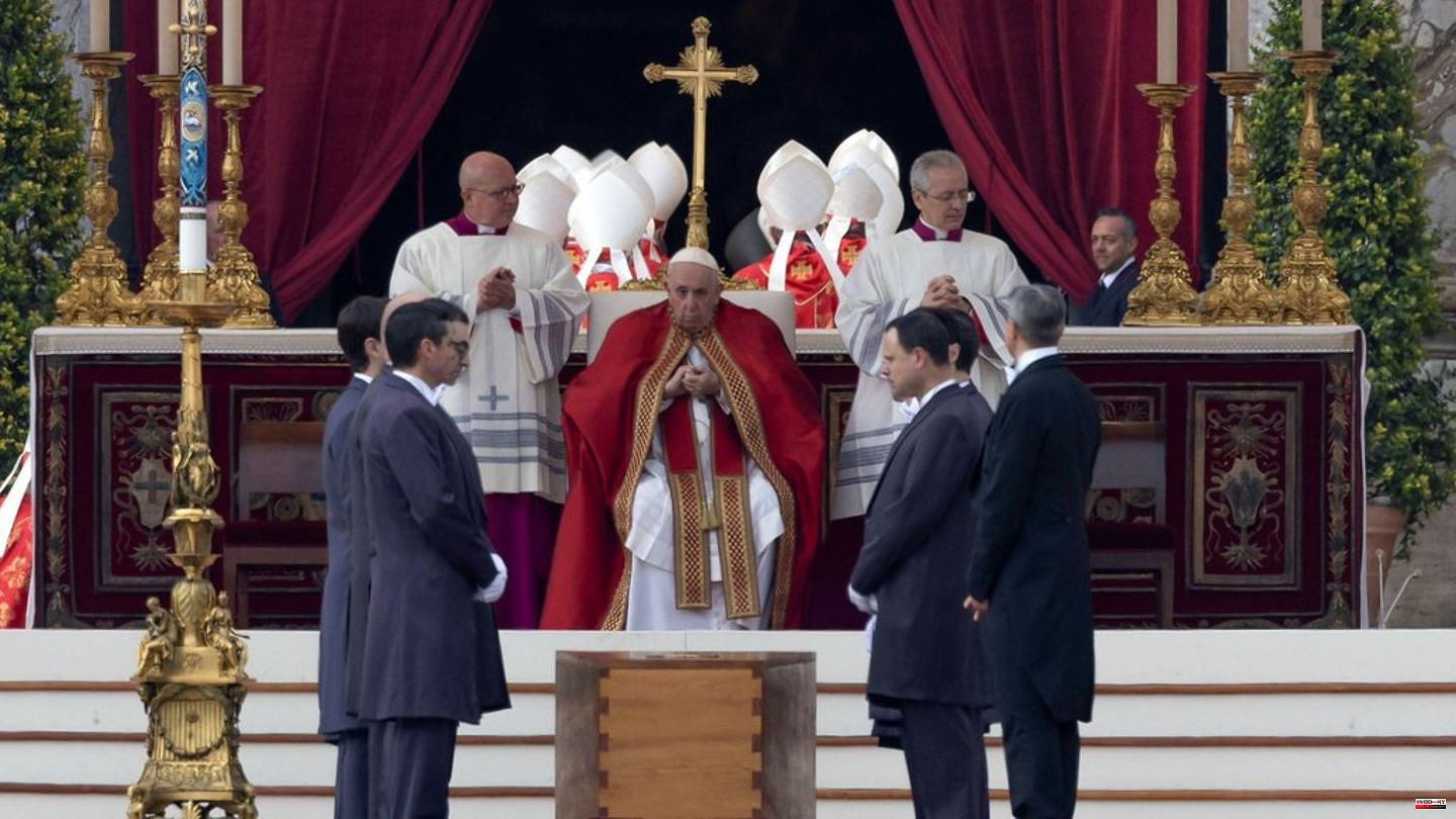 Benedict XVI: Pope Emeritus buried in the Vatican