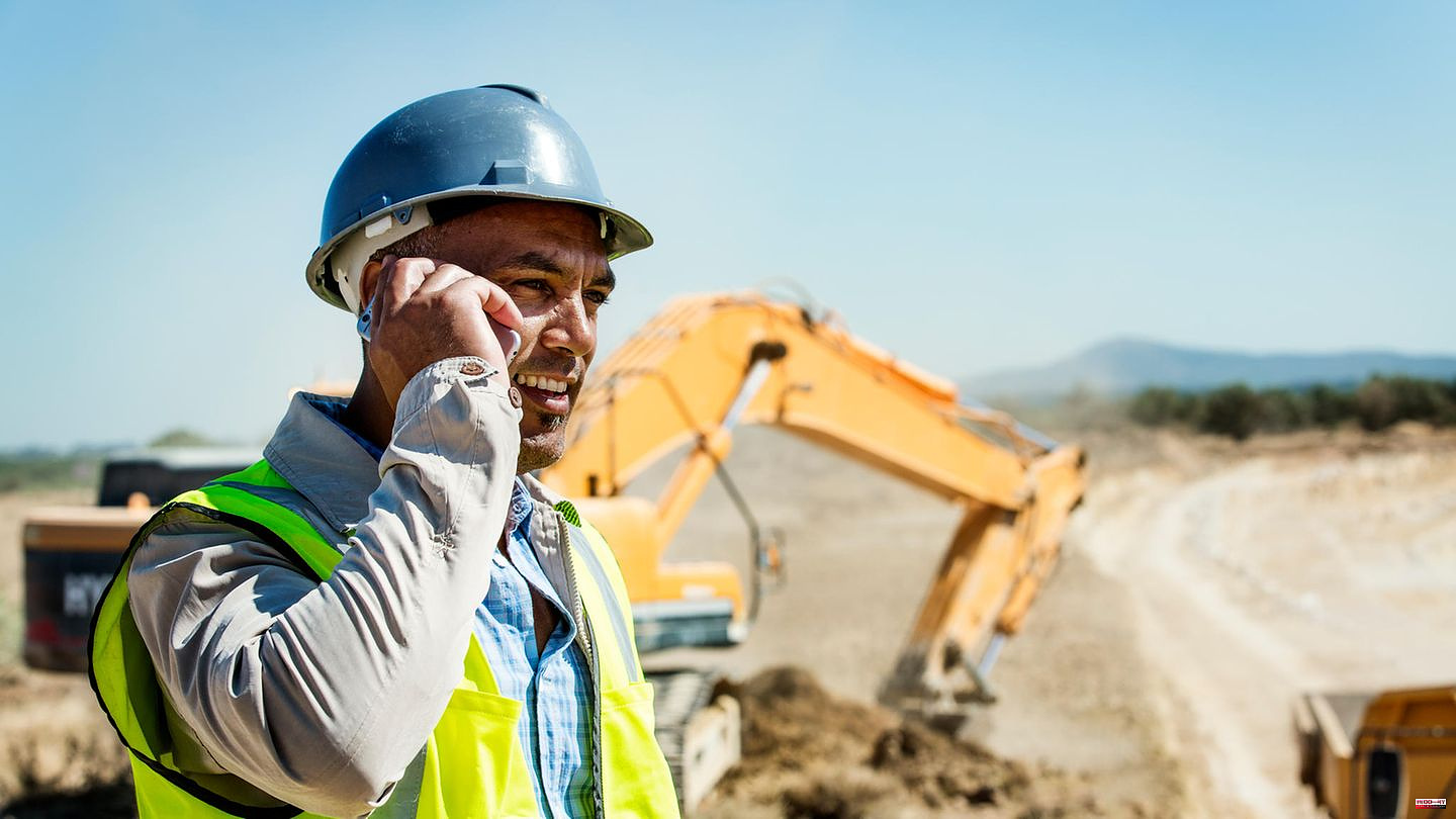 Smartphone for craftsmen: Construction site cell phone: Five models that survive mud, dust and bumps
