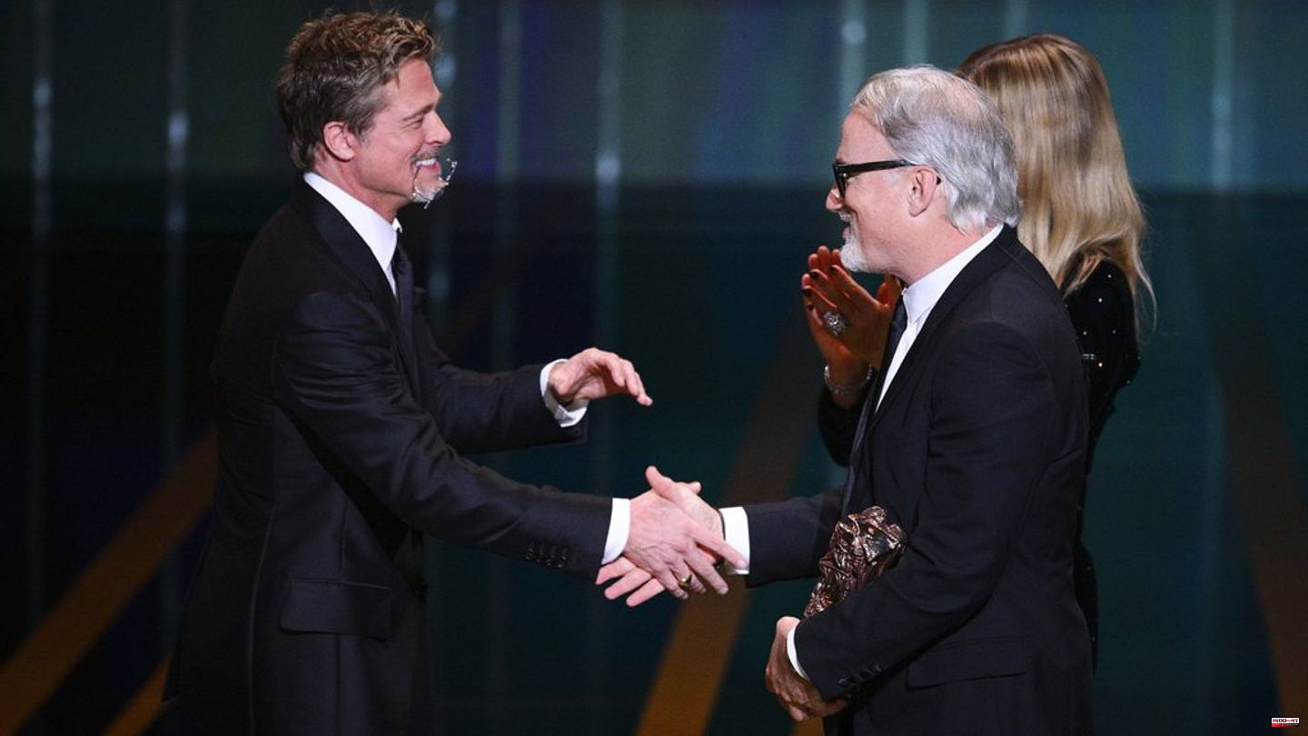 Brad Pitt presents David Fincher with an honorary César