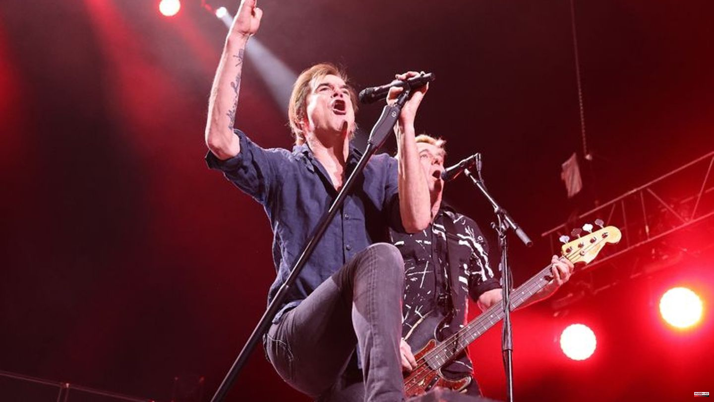 Music: Toten Hosen play a benefit concert for earthquake victims