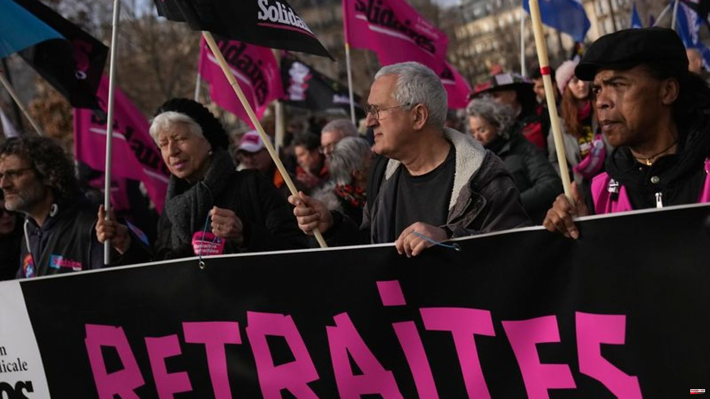 Old-age security: New strikes and protests against pension reform in France