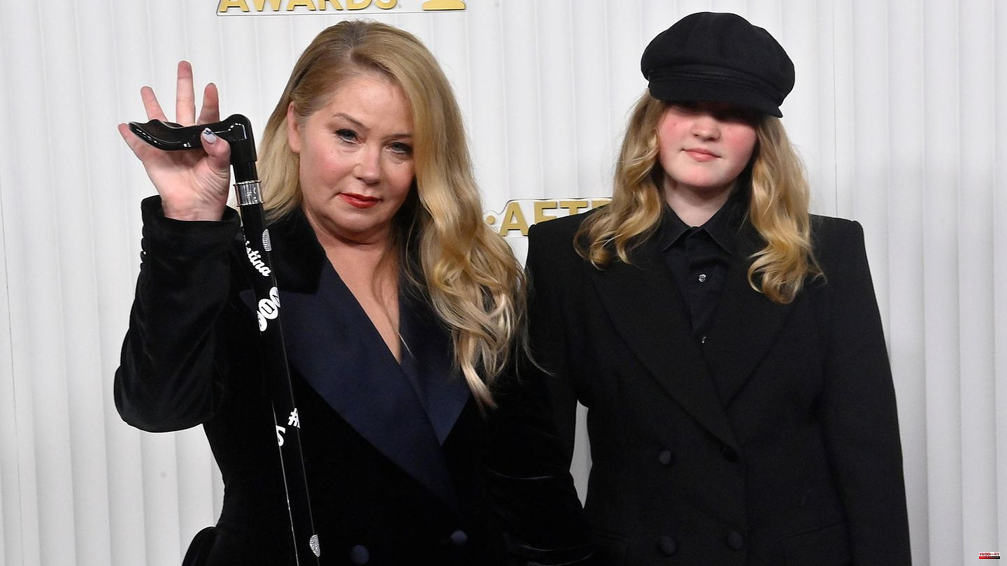 Multiple sclerosis: Strong performance: Christina Applegate with daughter at her "possibly last award ceremony as an actress"