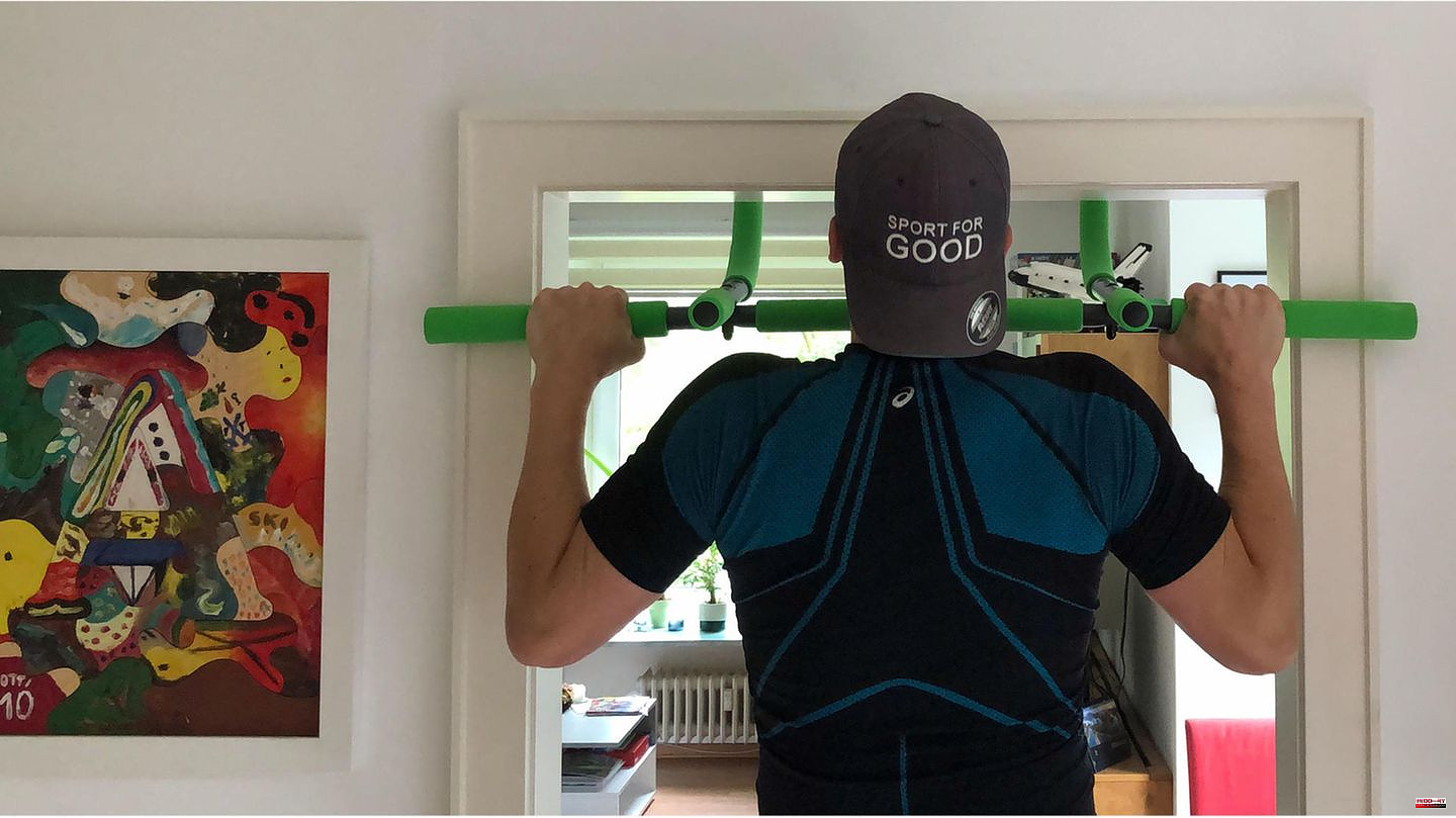Strength training at home: pull-up bars for the door: how stable are mobile fitness machines?