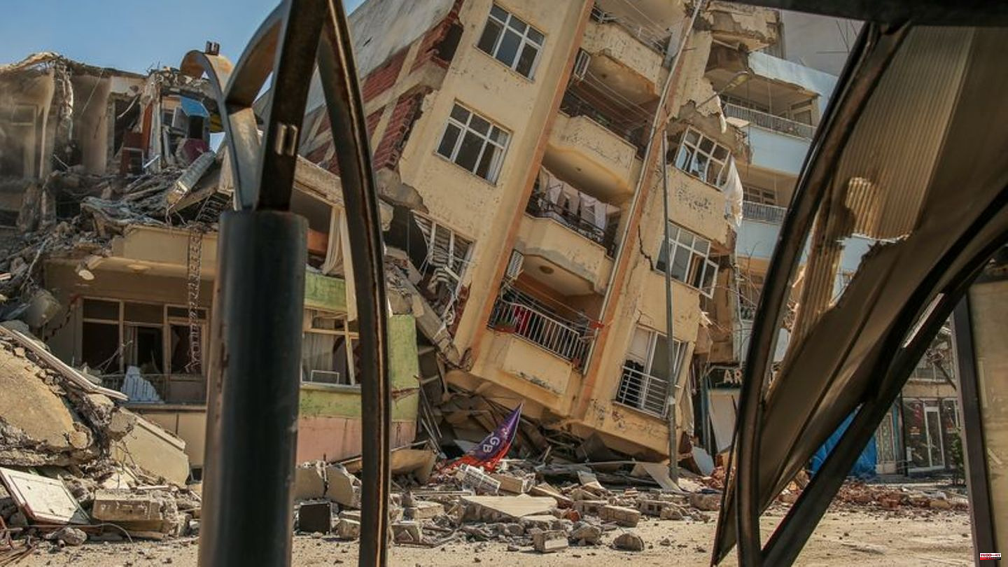 Disaster: UN Food Program: Earthquake region is "apocalyptic"