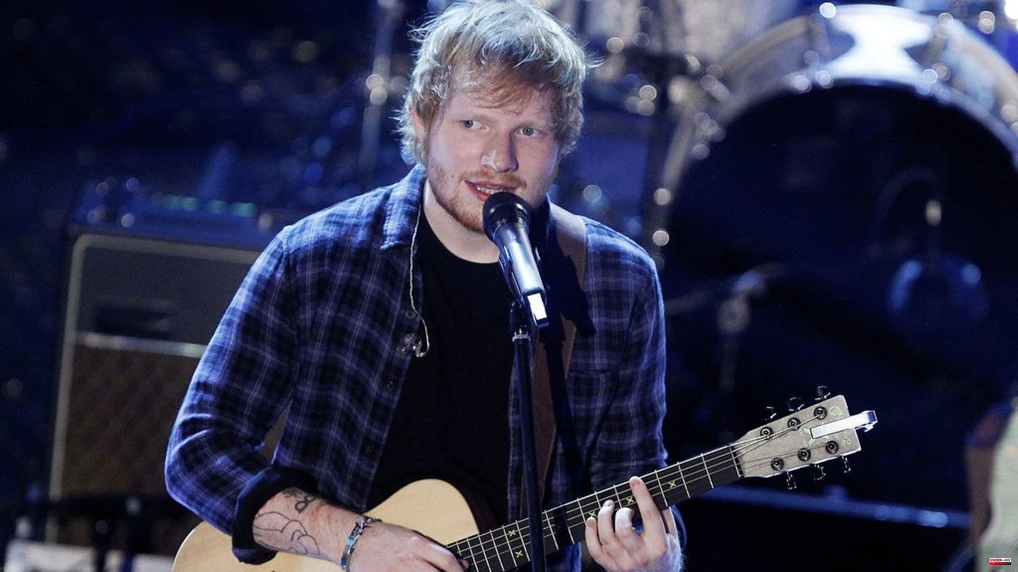 Ed Sheeran: Singer plays children's hospital concert