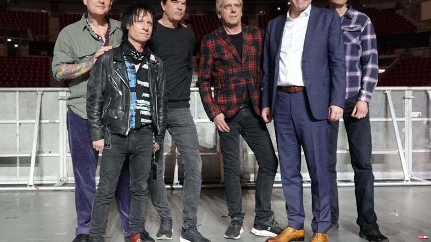 Music: Die Toten Hosen give a benefit concert for earthquake relief