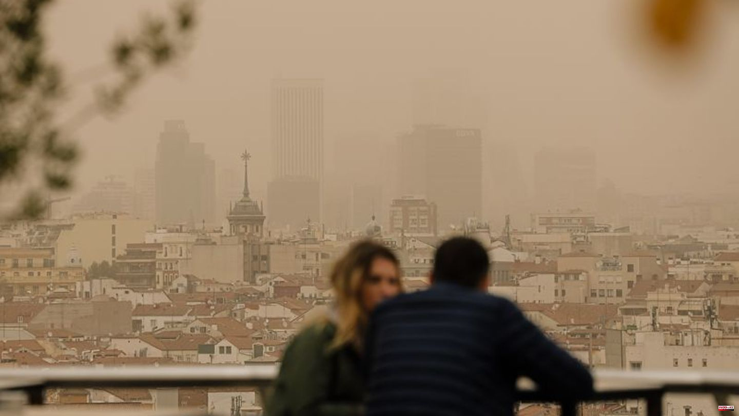 Atmosphere service: Sahara dust possible on cars and windows