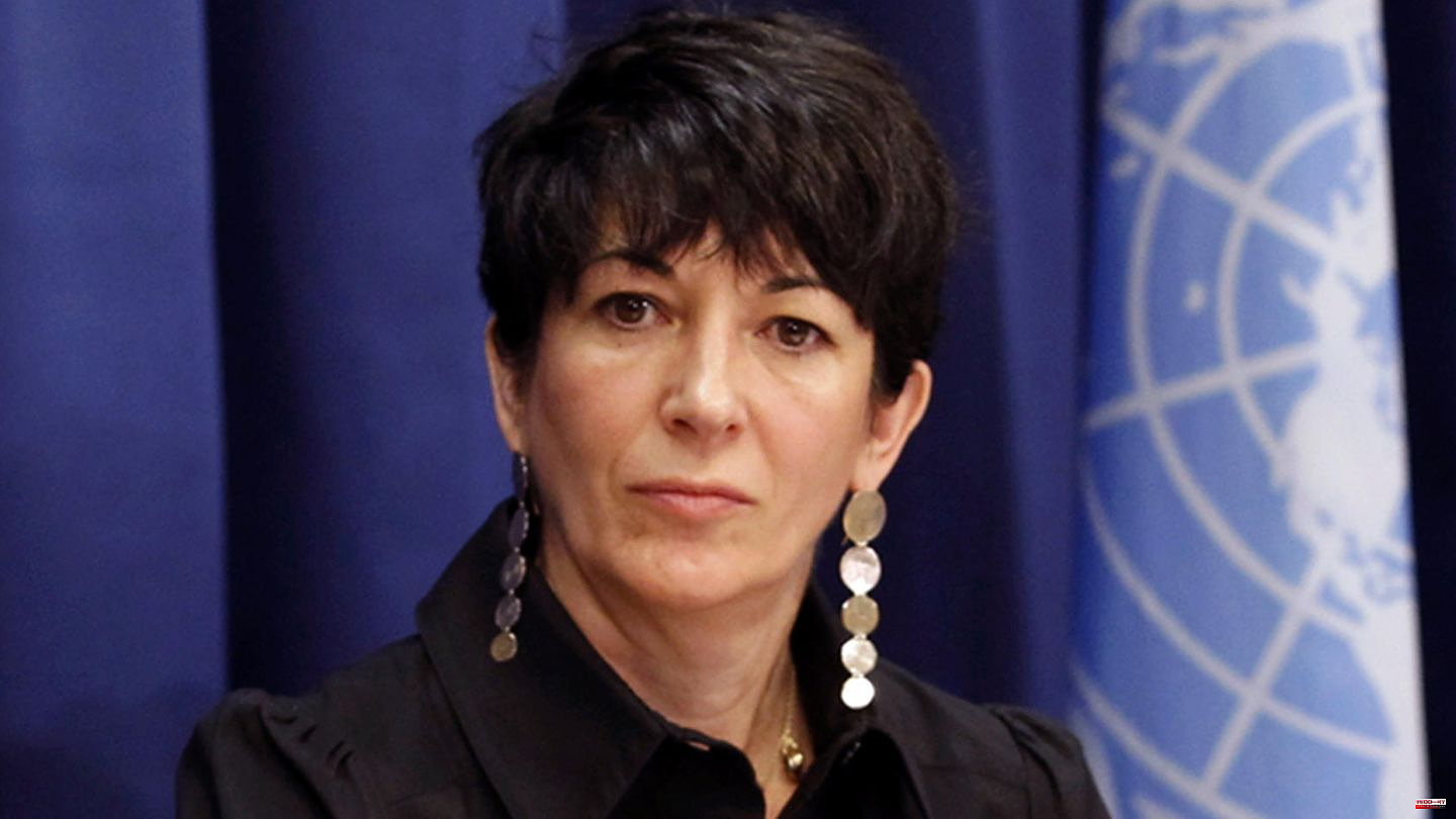 Sentenced to 20 years : Ghislaine Maxwell collects 10 million in divorce - with it she wants to hire lawyers from Harvey Weinstein