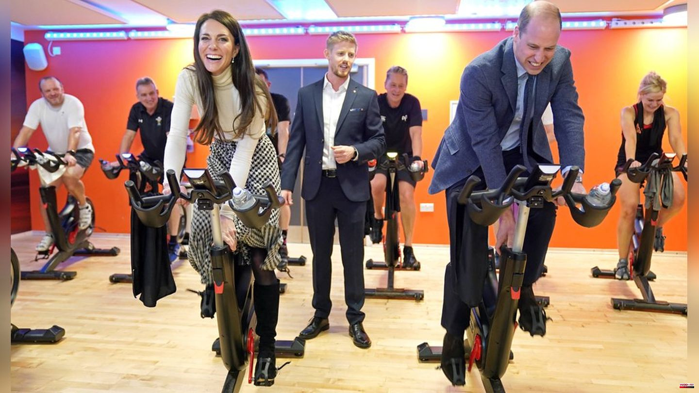 Prince William: Kate hangs him on the bike