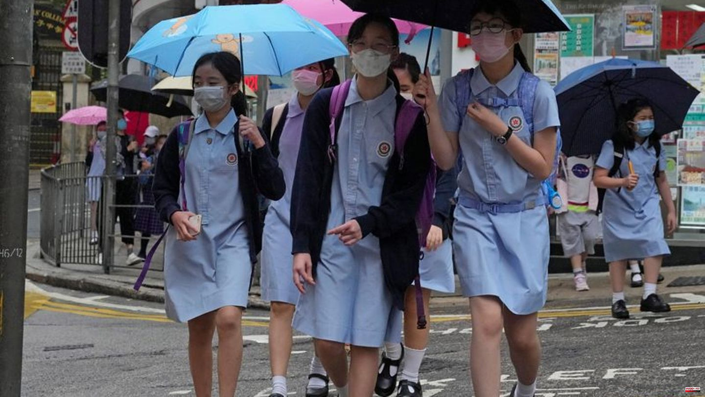 Pandemic: Hong Kong lifts strict mask requirement after three years