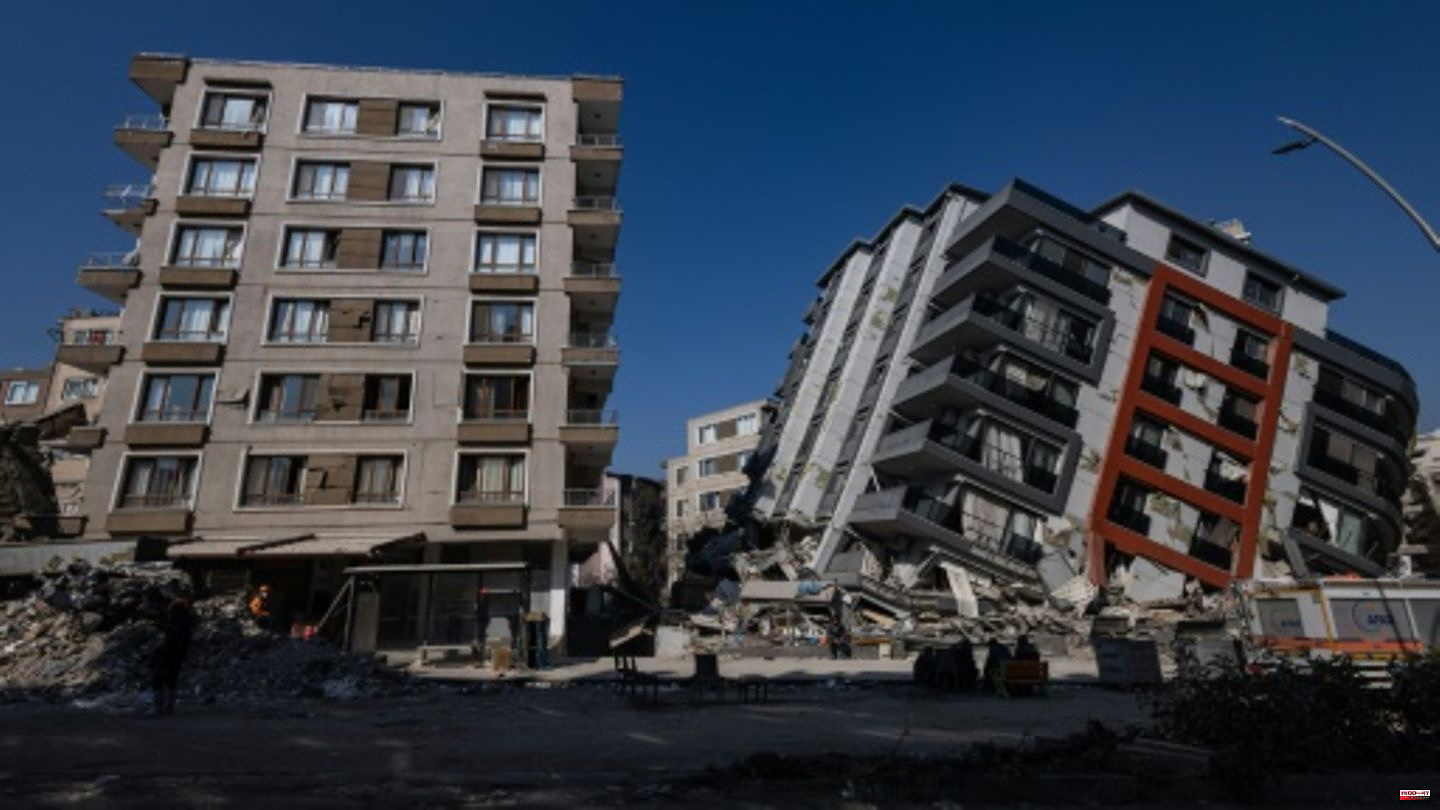 Three dead and more than 300 injured in new earthquakes in Turkey and Syria