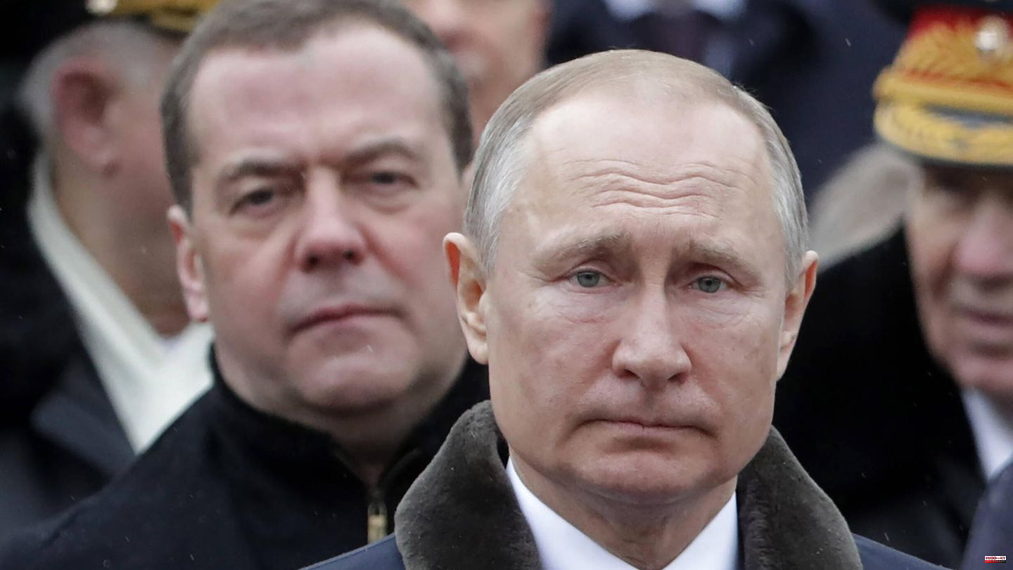 "Russian ethnic group" threatened: Putin and Medvedev tell the Russians a new horror tale - and Alice Schwarzer parrots them