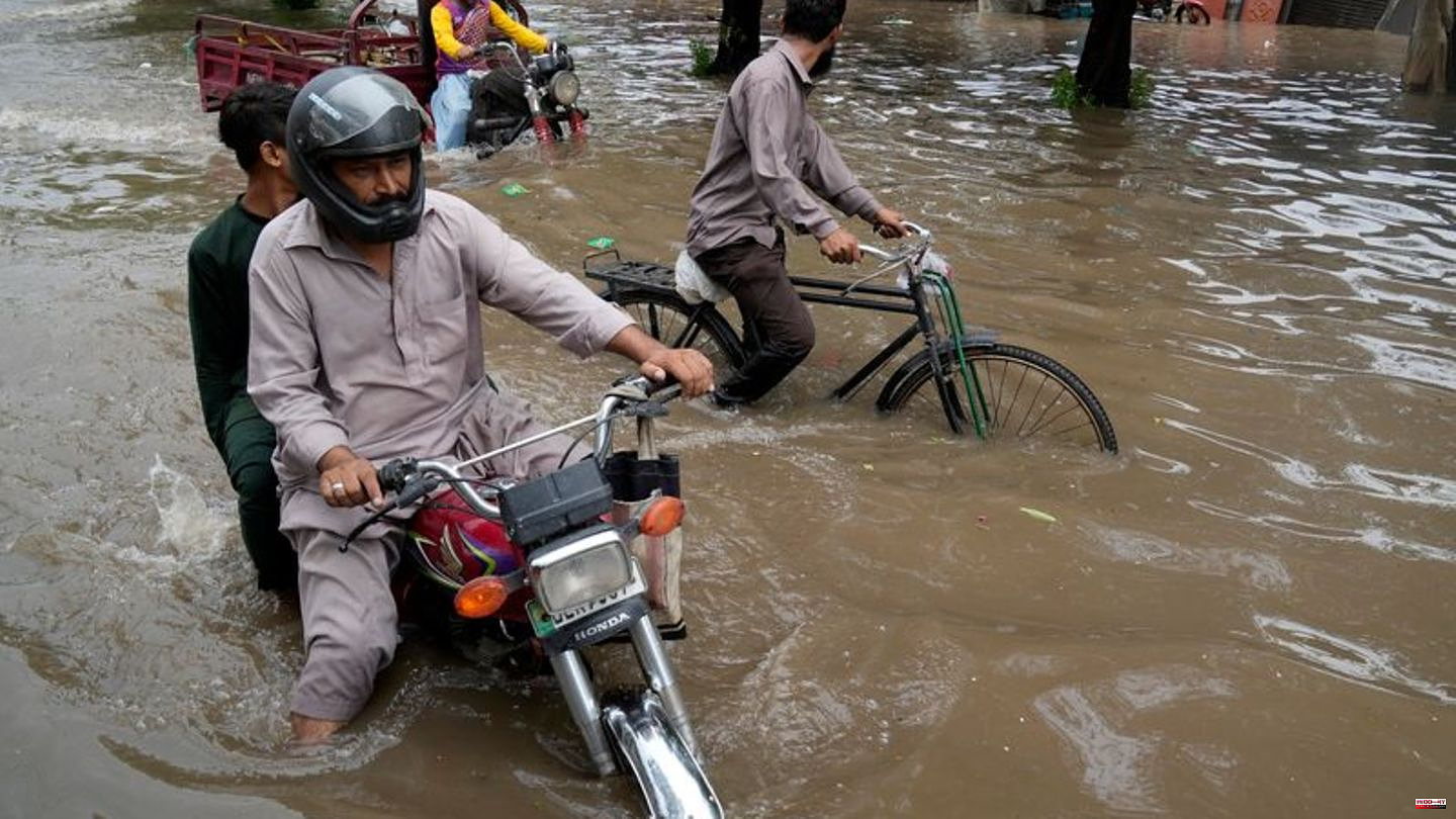 Storm: Dead in first monsoon rains in Pakistan