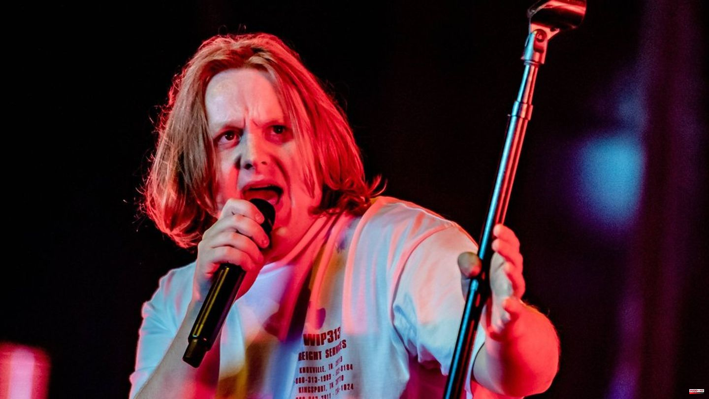 Lewis Capaldi: Farewell to touring "for the foreseeable future"