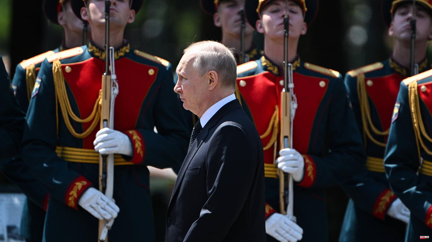 Mutiny in Russia : Putin, the gracious one - how the propaganda reinterprets the failure of the Kremlin boss