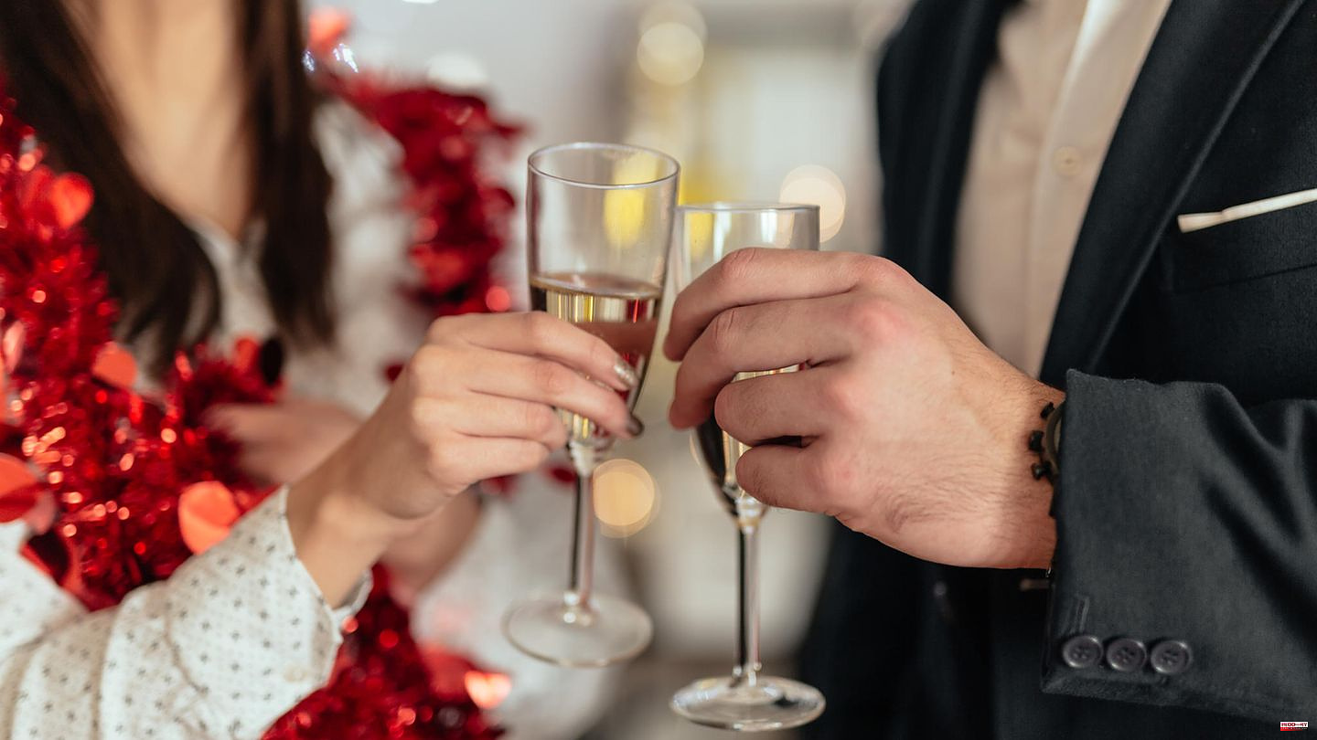 "Pull money card through the slot": Sexist saying at Christmas party - court confirms termination without notice