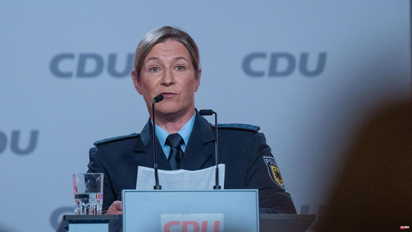 Athlete at the party conference: Claudia Pechstein is criticized for speaking in a police uniform at the CDU convention in Berlin
