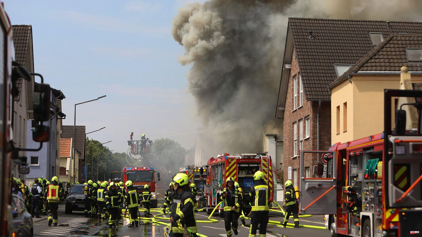 Sankt Augustin: After a fire in a motorcycle shop: missing firefighters were found dead
